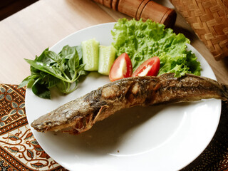 fried fish with vegetables