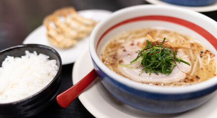 美味しいラーメンを食べる