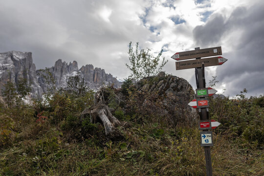 sign with direction to lake carezza in dolomites