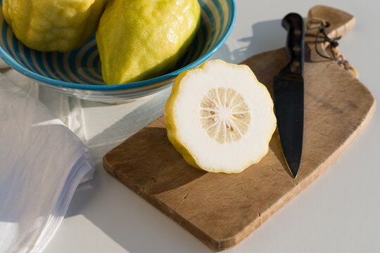 Etrog slice