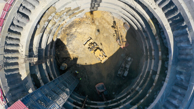 Fototapeta round tunnel shaft excavation construction