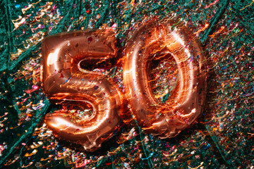 50 number-shaped balloons, shutter dragging effect