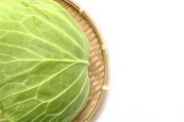 収穫されたキャベツ、新鮮さが伝わる