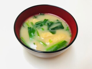 ほうれん草と油揚げの味噌汁　和食　