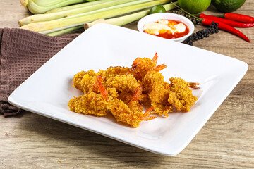 Golden deep prawn tempura wuth sauce