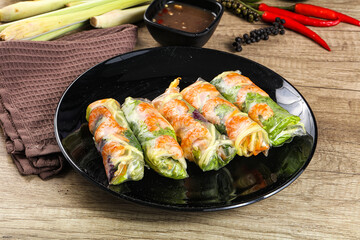 Vietnamese spring roll with prawn and mango