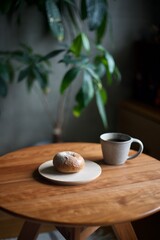 朝ごはんのベーグルとコーヒー