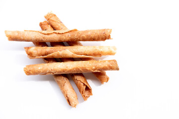 Crispy egg rolls, a popular Indonesian snack, perfect for Hari Raya celebrations. These sweet treats, known as 