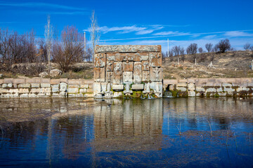 Obraz premium A Hittite water monument, Eflatunpinar, Beysehir, Konya, Turkey