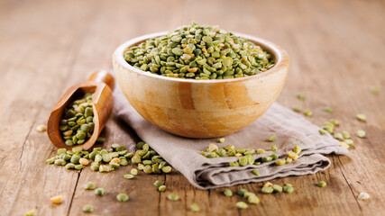 dried green peas in bowl