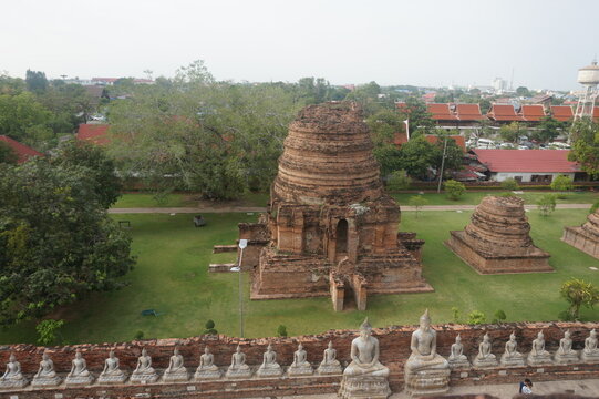 Ayutthaya&rsquo;s ancient and dilapidated temples are a huge contrast to Bangkok&rsquo;s wats &ndash; their appeal lies in their ambience and run-down looks