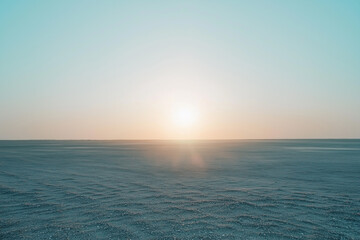 Obraz premium Fading Sunlight Over an Empty Beach