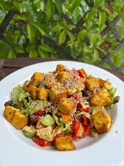 Nutrient-rich tofu salad bowl -Food Inspo