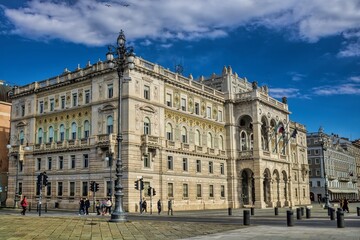 Fototapeta premium triest, italien - palazzo del governo an der piazza dell’unità d’Italia