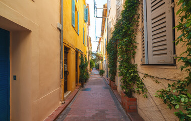 Fototapeta premium Street In The Old Town Of Antibes, France.