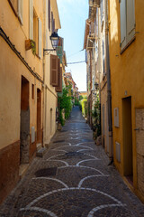 Obraz premium Street In The Old Town Of Antibes, France.