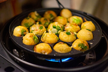 たこ焼きを焼く