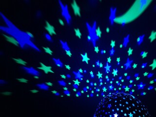 Cielo stellato nella stanza di un bambino - lampada verde e blu © Alfons Photographer