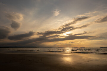 宮地浜海岸に沈む夕日