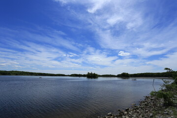 Naklejka premium Tranquil Lakeside Dock Under Clear Blue Sky