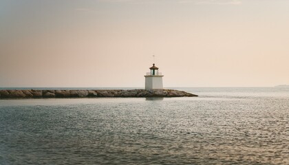 바닷가의 작은 등대