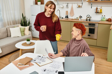 Obraz premium Joyful moments in a modern apartment as a young couple connects over coffee