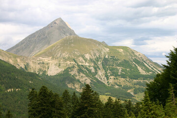 Obraz premium Montagnes des Alpes, dans le Champsaur, col du Noyer