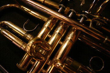 Obraz premium Trompettes et Pistons en cuivre