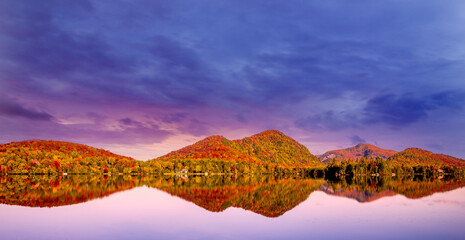 Fototapeta premium Lac-Superieur, Mont-tremblant, Quebec, Canada