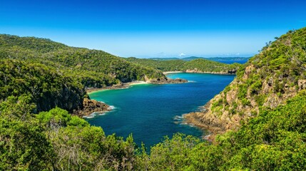 Naklejka premium Coastal Serenity: A Picturesque Bay Embraced by Lush Foliage