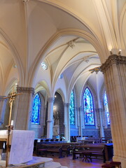 Fototapeta premium Architecture intérieur église vitraux