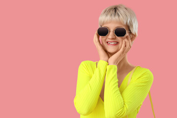 Fototapeta premium Youthful fashion and trendy style, happy young woman with short blonde hair and sunglasses