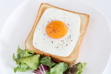 目玉焼き トースト