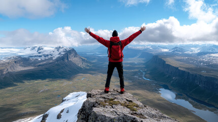 Obraz premium traveler stands on mountaintop, arms raised in triumph, enjoying nature beauty