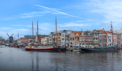 Obraz premium The colorful historic old harbor of Leiden