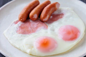 目玉焼きとウィンナー