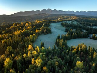 Łapszanka: Widok na Tatry Bielskie jesienią o poranku z lotu ptaka, drona © Michal45