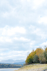 Obraz premium 秋の糠平湖