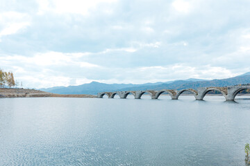Fototapeta premium 秋のタウシュベツ川橋梁