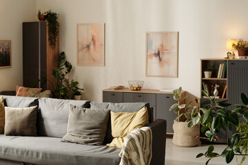 Naklejka premium Cozy Living Room with Multiple Green Plants