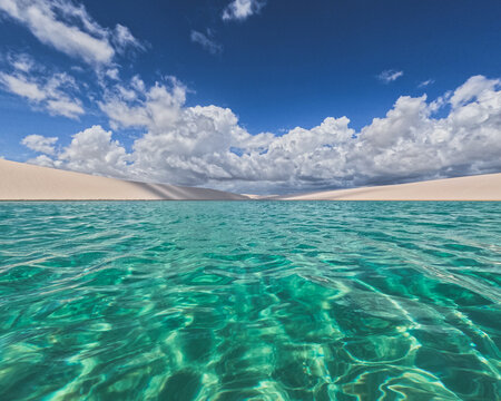 Lagoa nos Len&ccedil;&oacute;is Maranhenses na cidade de Santo Amaro do Maranh&atilde;o