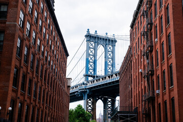 Fototapeta premium Dumbo district view in Brooklyn with Manhattan Bridge and New York City in the background - USA - NY