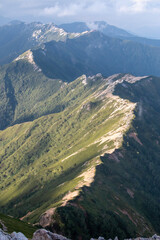 北アルプス大天井岳より 燕岳方面の縦走路を望む