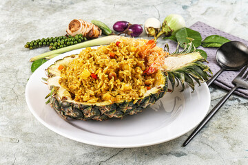 Pineapple fried rice with prawn