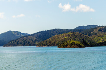 Fototapeta premium A breathtaking view of the rolling hills and coastal waters of Marlborough Sounds, New Zealand
