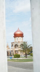This mosque has an architecture that is a blend of Middle Eastern, Asian and Acehnese styles.