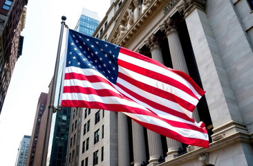 Naklejka premium US flag in downtown against the backdrop of buildings in America.