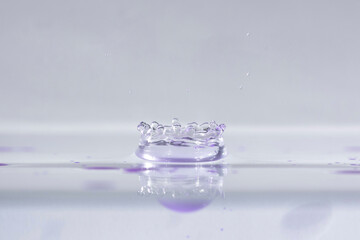 farbe tropfen wasser lila