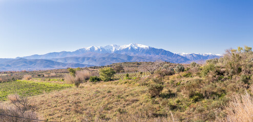 Panorama du mont Canigou dans les Pyrénées orientales