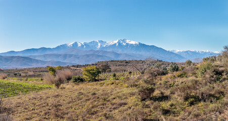 Panorama du mont Canigou dans les Pyrénées orientales